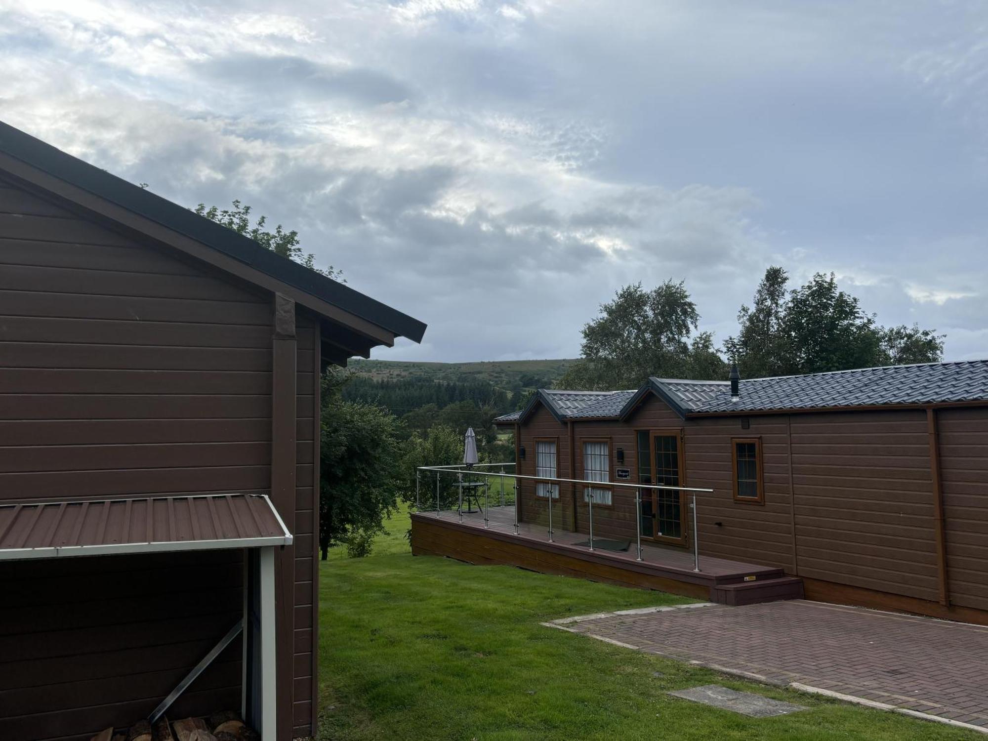 Rustic Lodge Retreat At Riverview Holiday Park Newcastleton Exterior photo